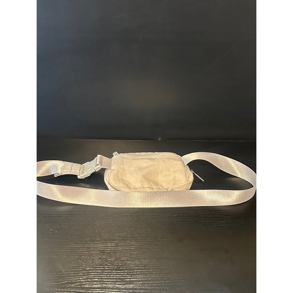 Lululemon Everywhere Belt Bag 1L White Opal Cream Crinkle Waist Pack Bag - Picture 3 of 5